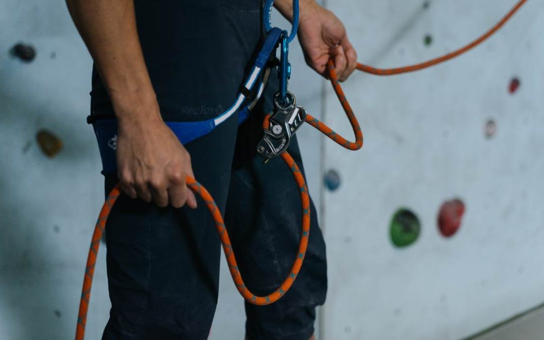 Equipo esencial: La lista definitiva de material y equipo para escalada en interiores