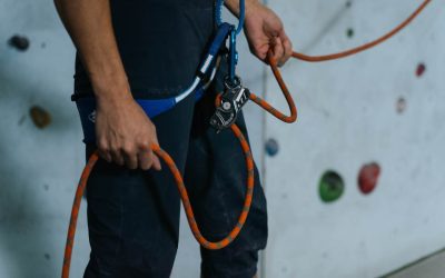 Equipo esencial: La lista definitiva de material y equipo para escalada en interiores