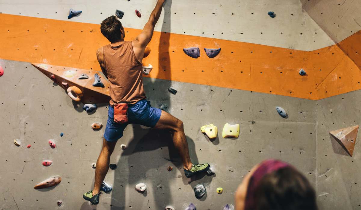 escalada-rocodromo Escalada en rocódromo.