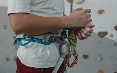 Cómo prevenir lesiones durante la escalada: La guía definitiva para una práctica segura