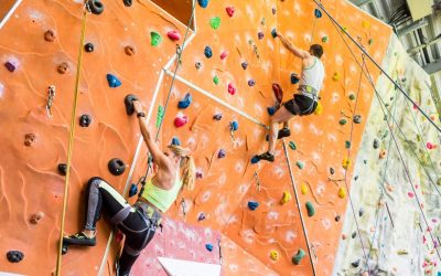 Movimientos Dinámicos en Escalada Indoor: Métodos Seguros para Practicar sin Riesgo