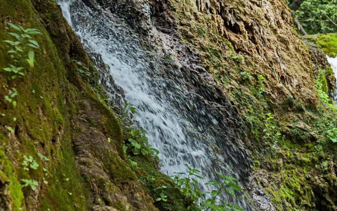 Consejos para escalar en roca mojada o resbaladiza de manera segura