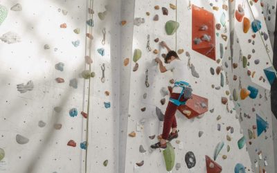 Qué evitar cuando escalas por primera vez en un nuevo rocódromo